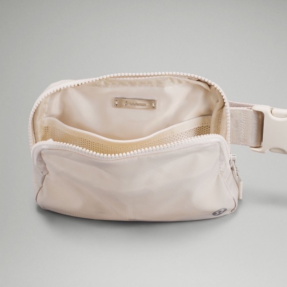 Lululemon Everywhere Belt Bag White Opal - Picture 2 of 8